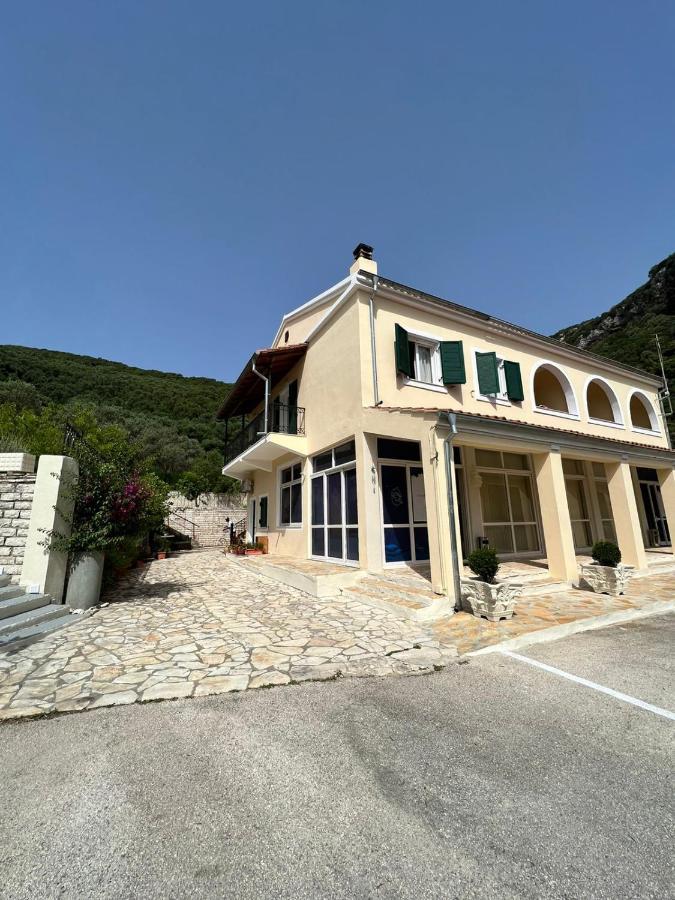 Lithino Apartments - 5Min From The Beach Agios Ioannis Peristeron  Bagian luar foto