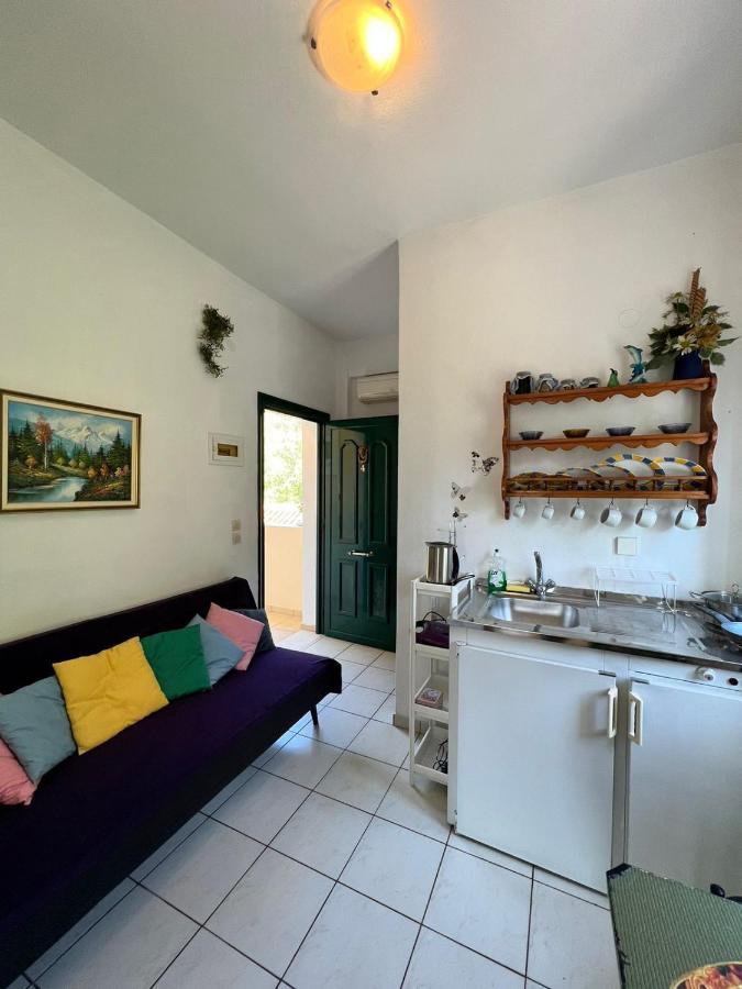 Lithino Apartments - 5Min From The Beach Agios Ioannis Peristeron  Bagian luar foto