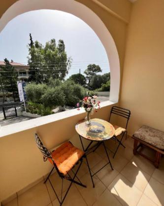 Lithino Apartments - 5Min From The Beach Agios Ioannis Peristeron  Bagian luar foto