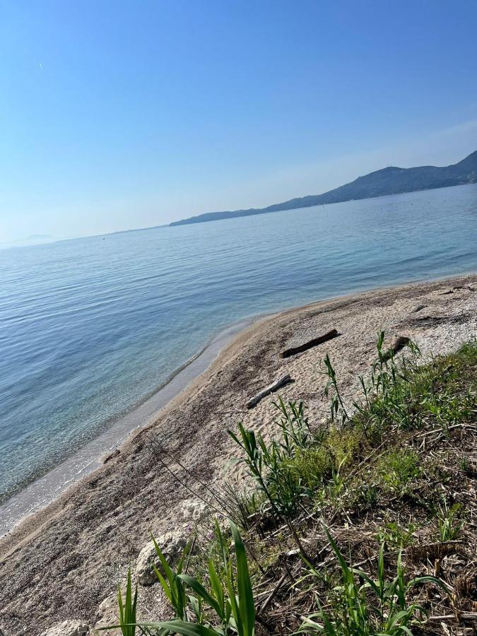Lithino Apartments - 5Min From The Beach Agios Ioannis Peristeron  Bagian luar foto