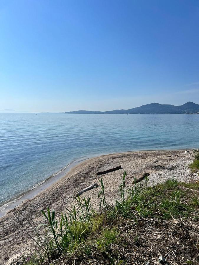 Lithino Apartments - 5Min From The Beach Agios Ioannis Peristeron  Bagian luar foto