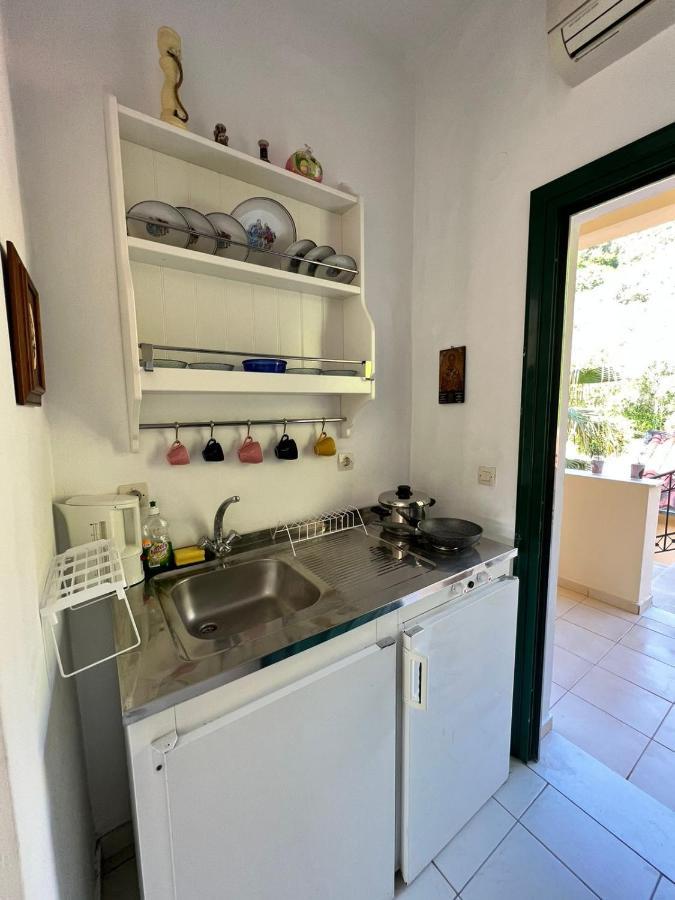 Lithino Apartments - 5Min From The Beach Agios Ioannis Peristeron  Bagian luar foto